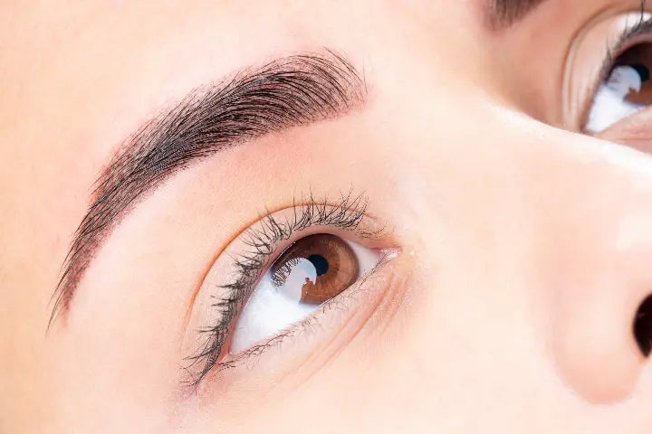 Eyelid Wipes: Benefits & How to Use Them