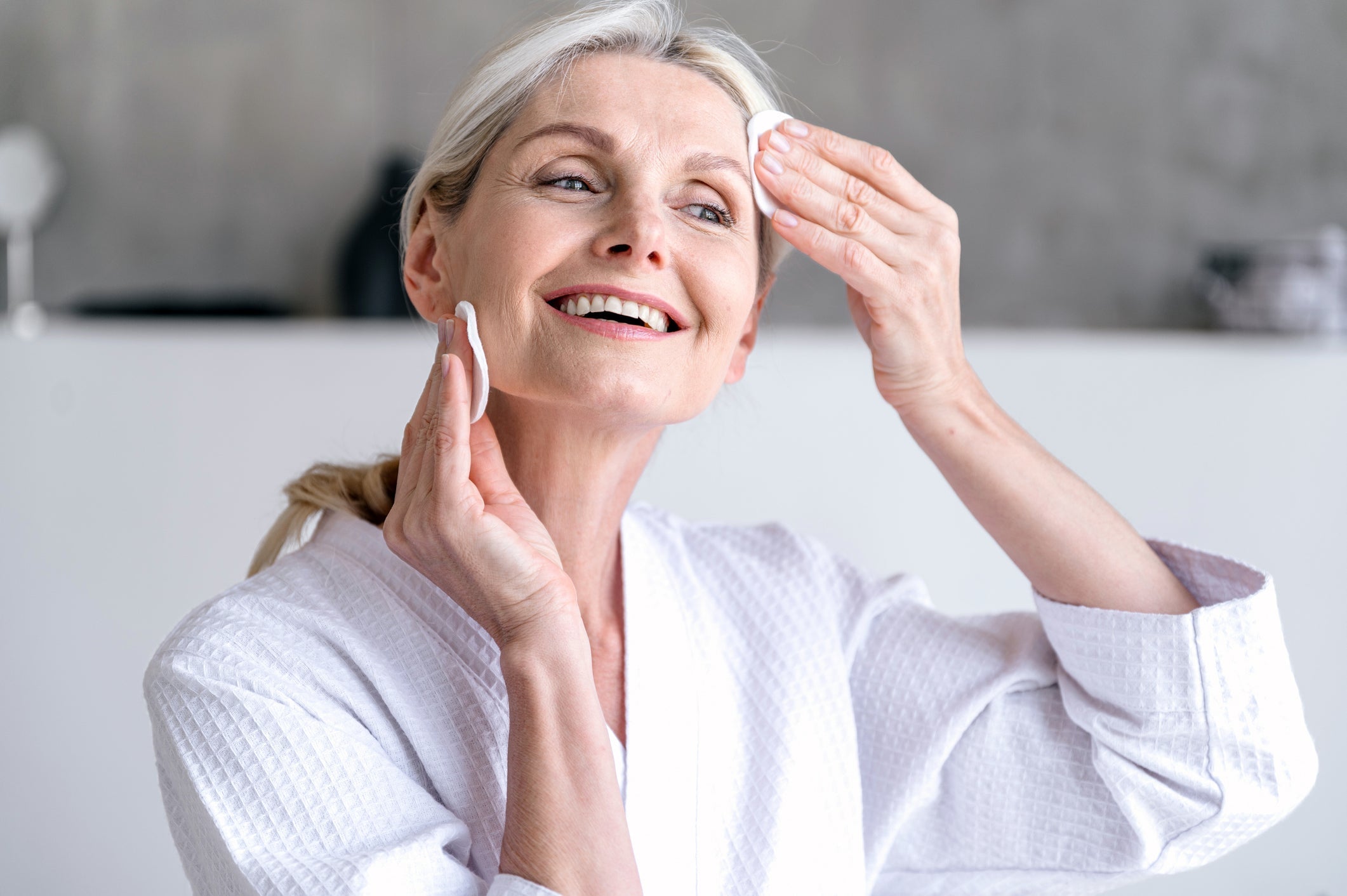 How Improper Makeup Removal Can Affect Your Eyes and How to Remove Eye Makeup Effectively